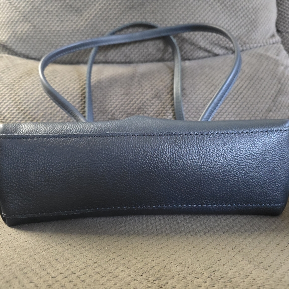 Chic Navy Blue Leather Shoulder Bag - Picture 2 of 7